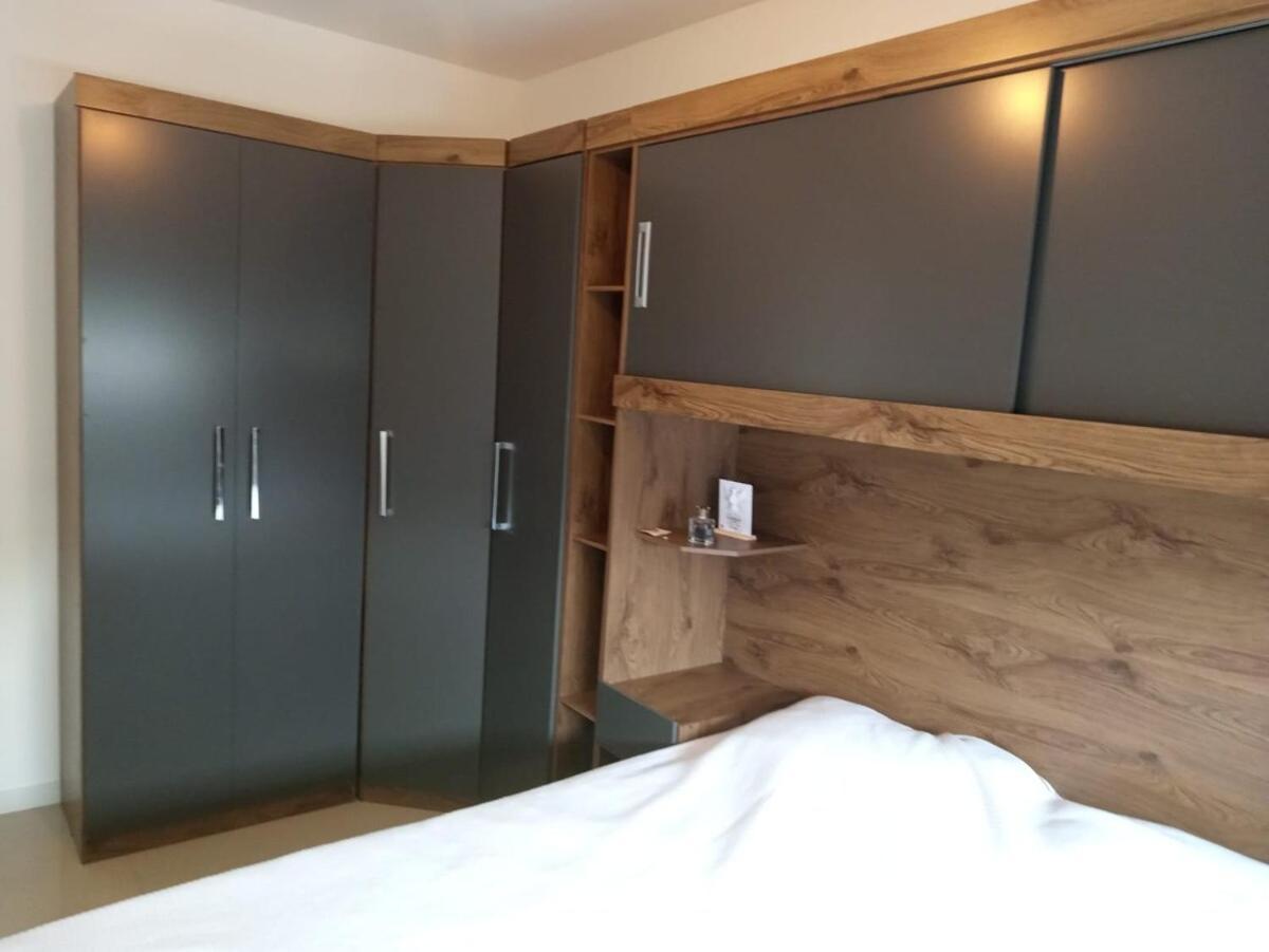 Apartment Tons De Cinza